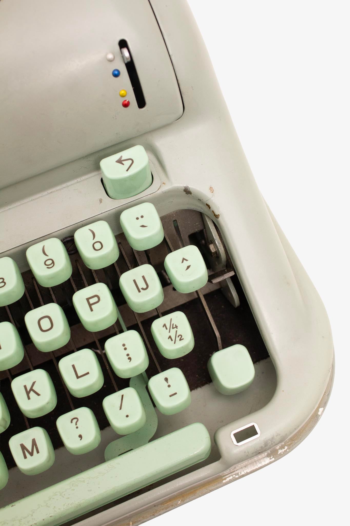 Mintgroene typemachine Hermes Media 3