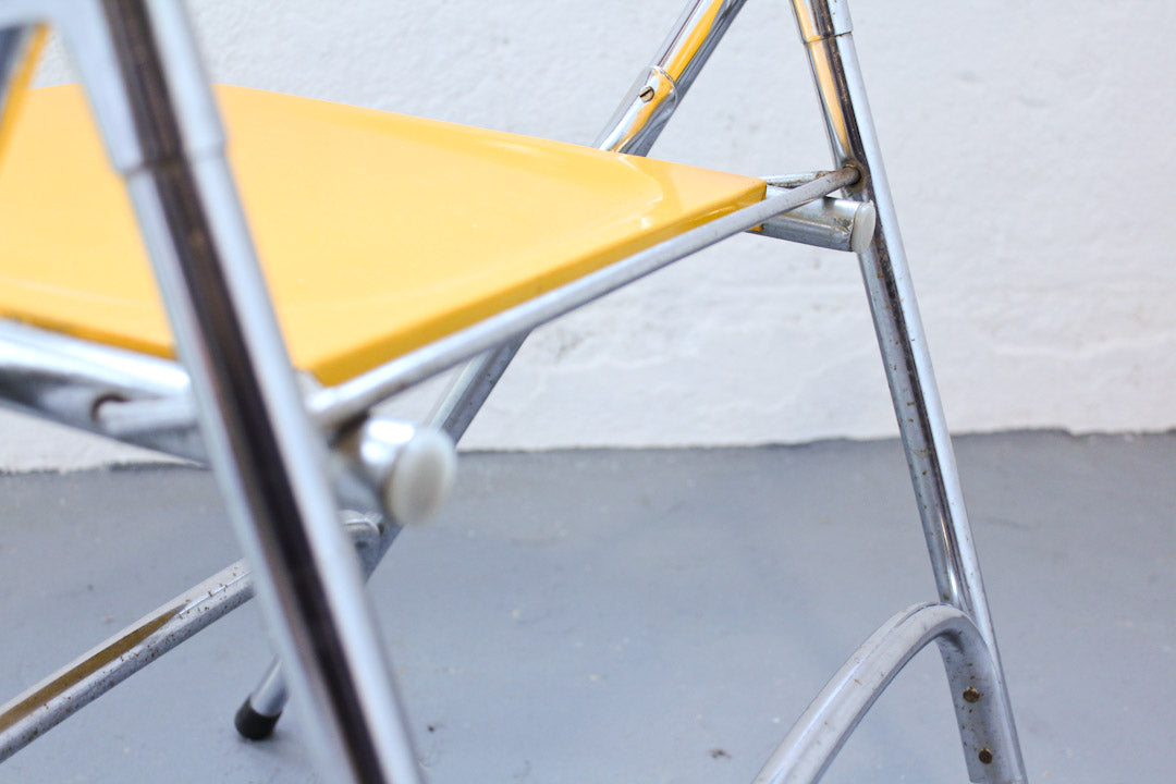 60s Gele metalen vintage opklapstoelen Samsonite