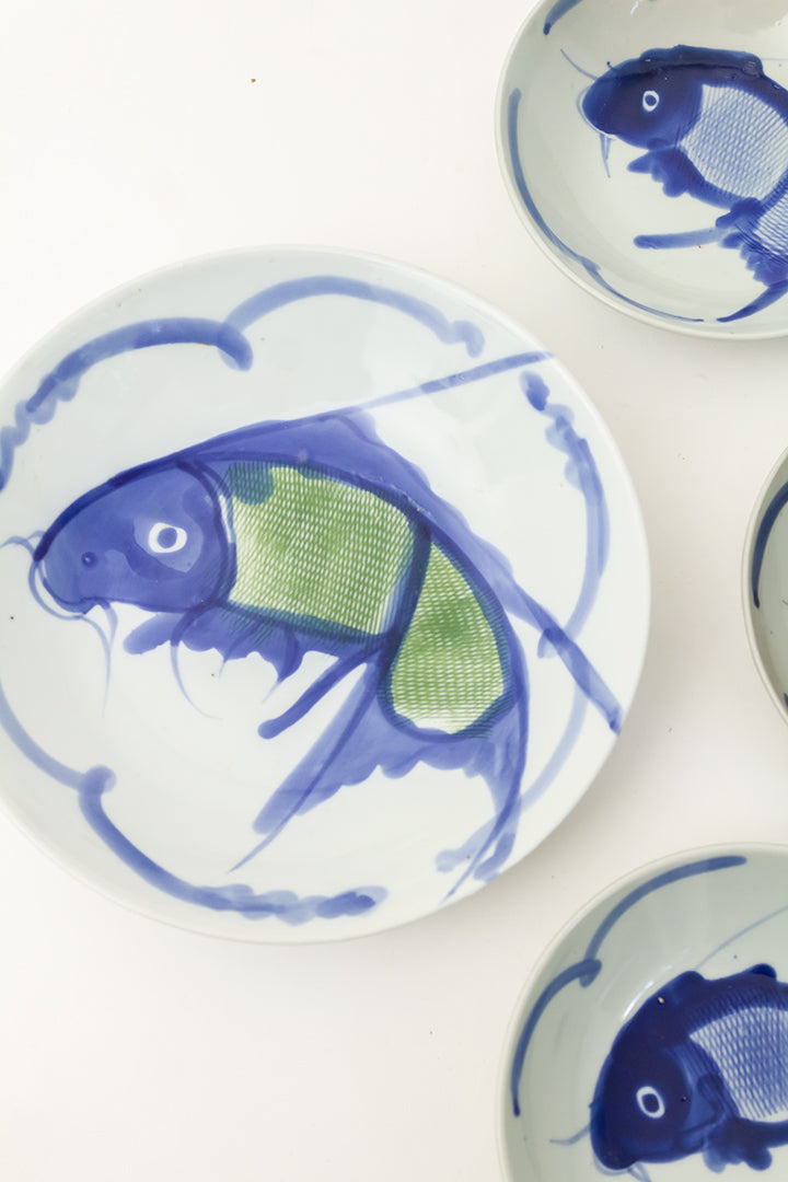 7-delige set Chinese schaaltjes met handgeschilderde koi vissen Mid-Century vintage