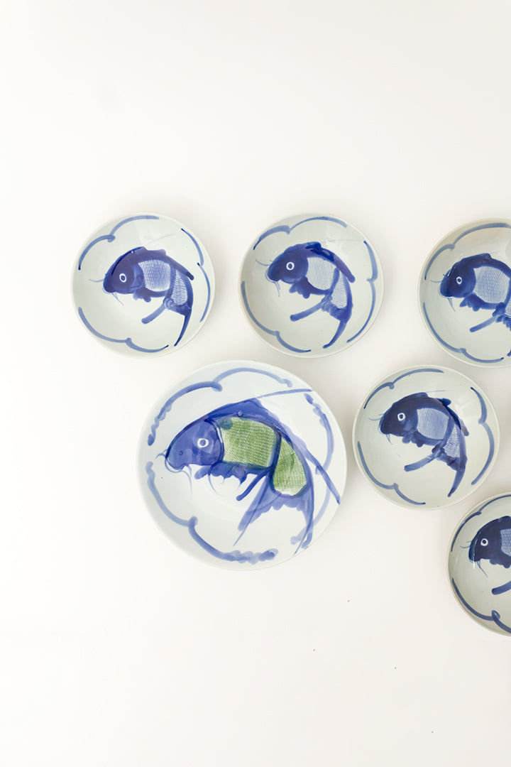 7-delige set Chinese schaaltjes met handgeschilderde koi vissen Mid-Century vintage