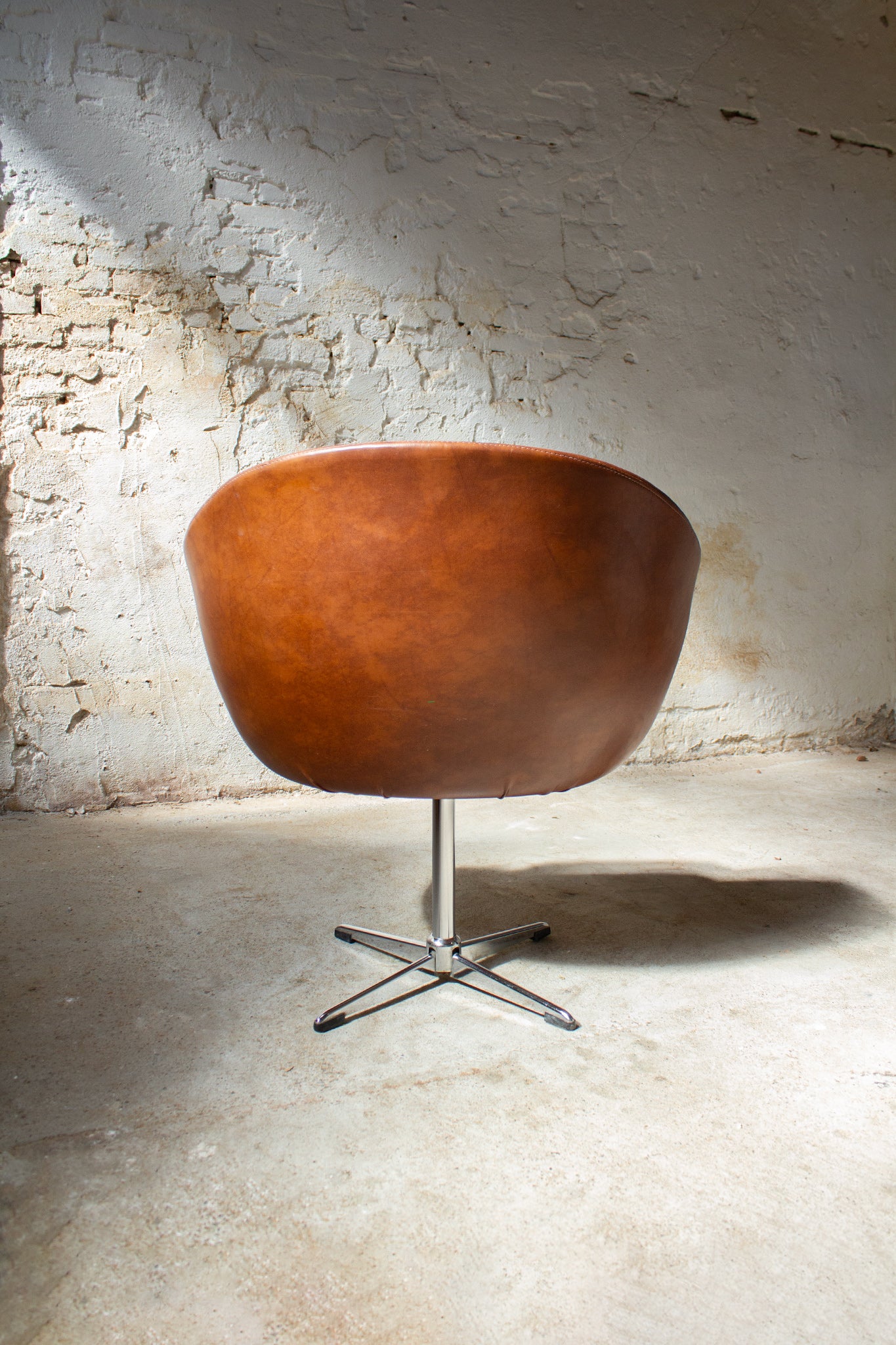70's fauteuil / swivel chair bruin skai leer