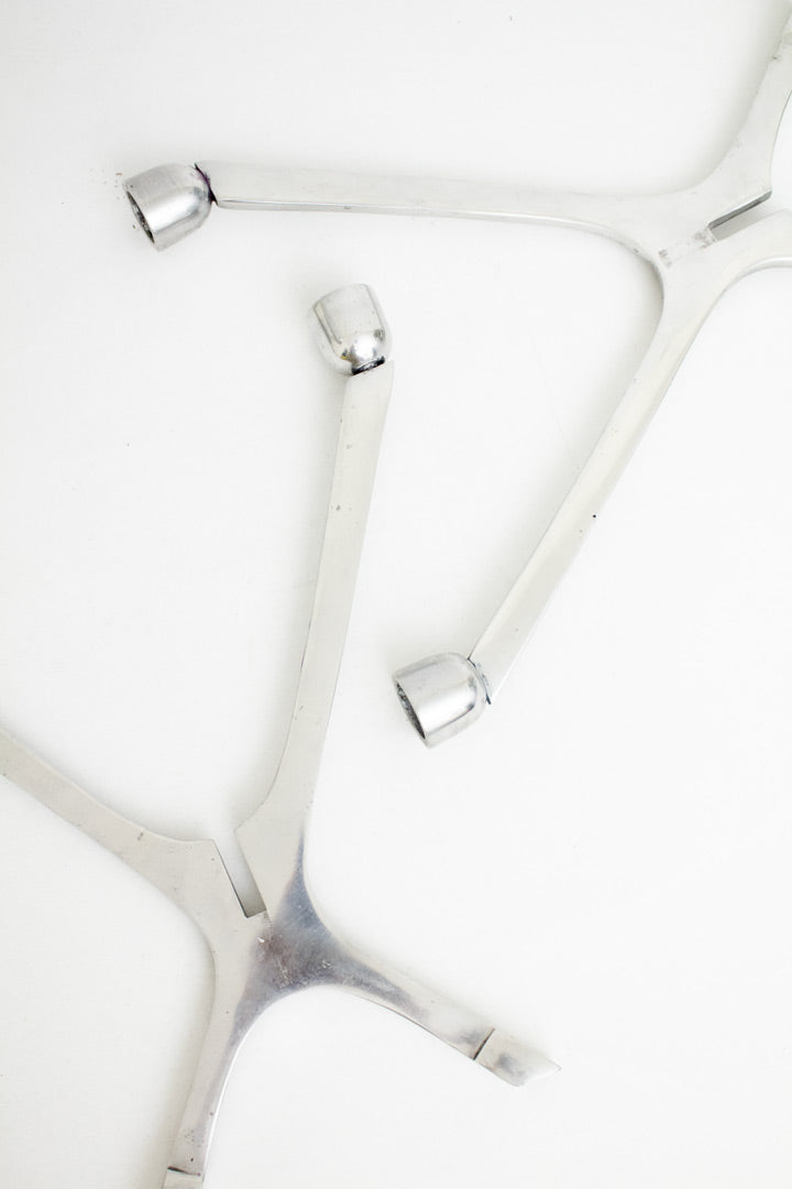 70s / 80s aluminium vierpoot vintage kandelaar