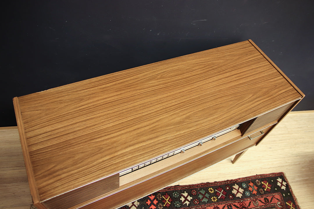 70s Grundig 8074ST radiokast met platenspeler