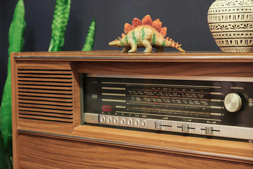 70s Grundig 8074ST radiokast met platenspeler