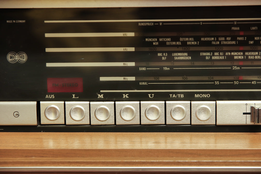 70s Grundig 8074ST radiokast met platenspeler