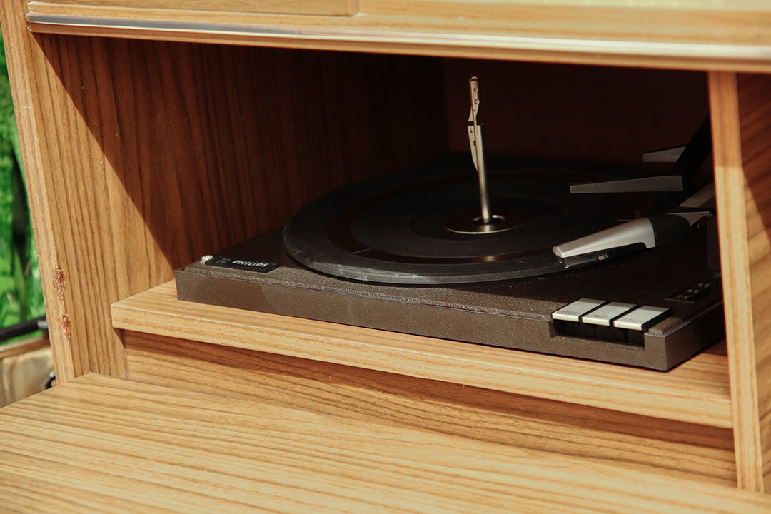 70s Grundig 8074ST radiokast met platenspeler
