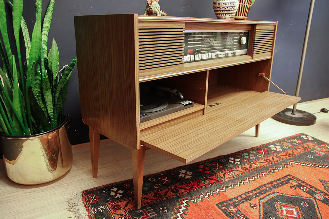 70s Grundig 8074ST radiokast met platenspeler