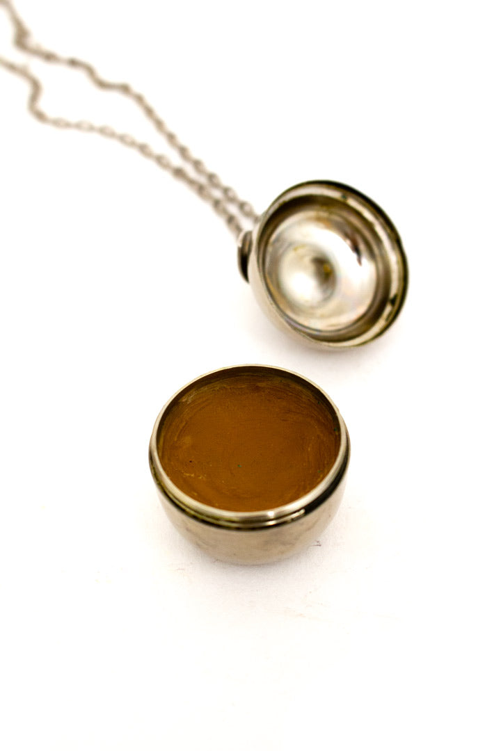 70s Revlon 'Charlie' solide parfum appel ketting