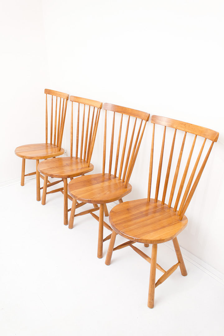 Houten eetkamerstoelen met spijlen