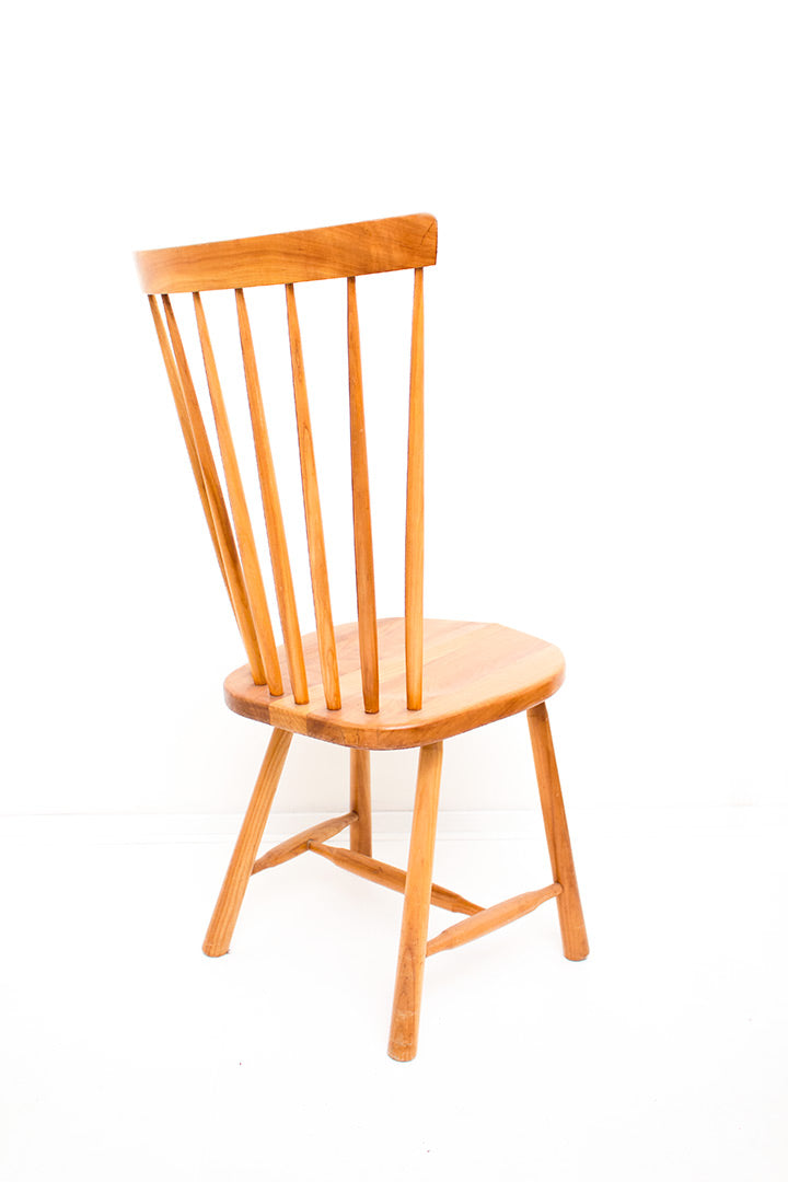 Houten eetkamerstoelen met spijlen