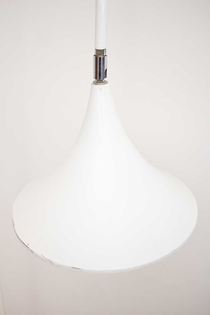 80's Herda vloerlamp wit met trompetvormig kap
