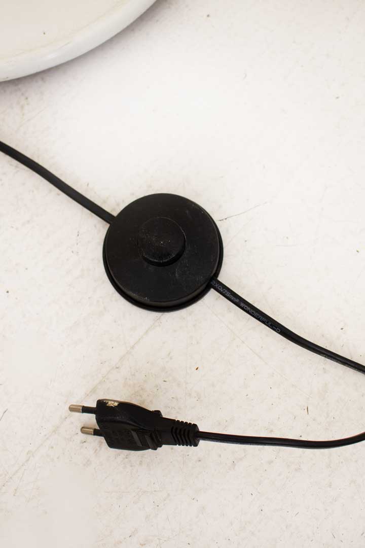 80's Herda vloerlamp wit met trompetvormig kap