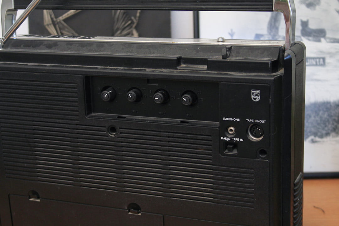 80s Philips 970 vintage portable radio