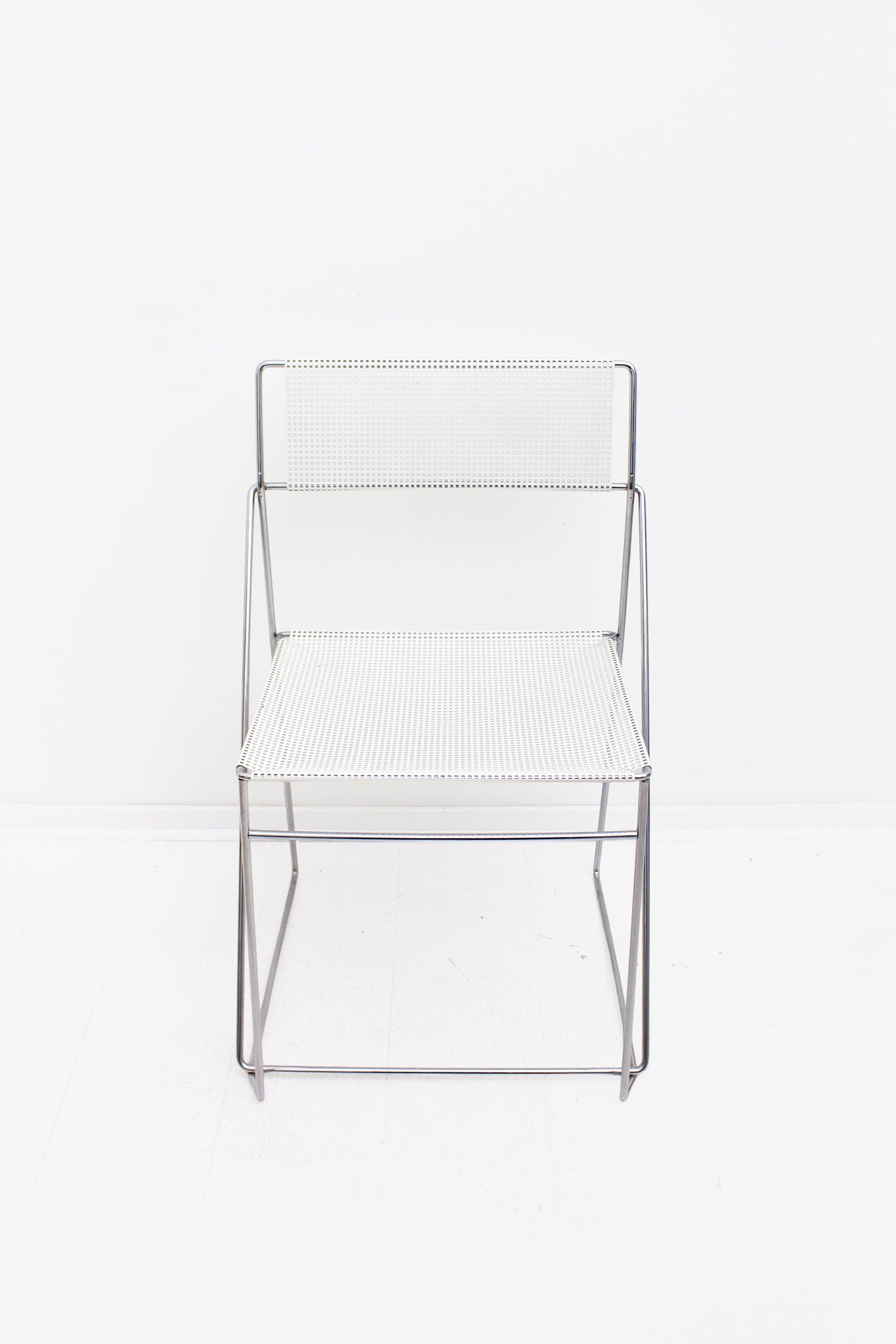 80’s stoel ‘Nuova X-Line Omli’ Niels Jørgen Haugesen x Hybodan