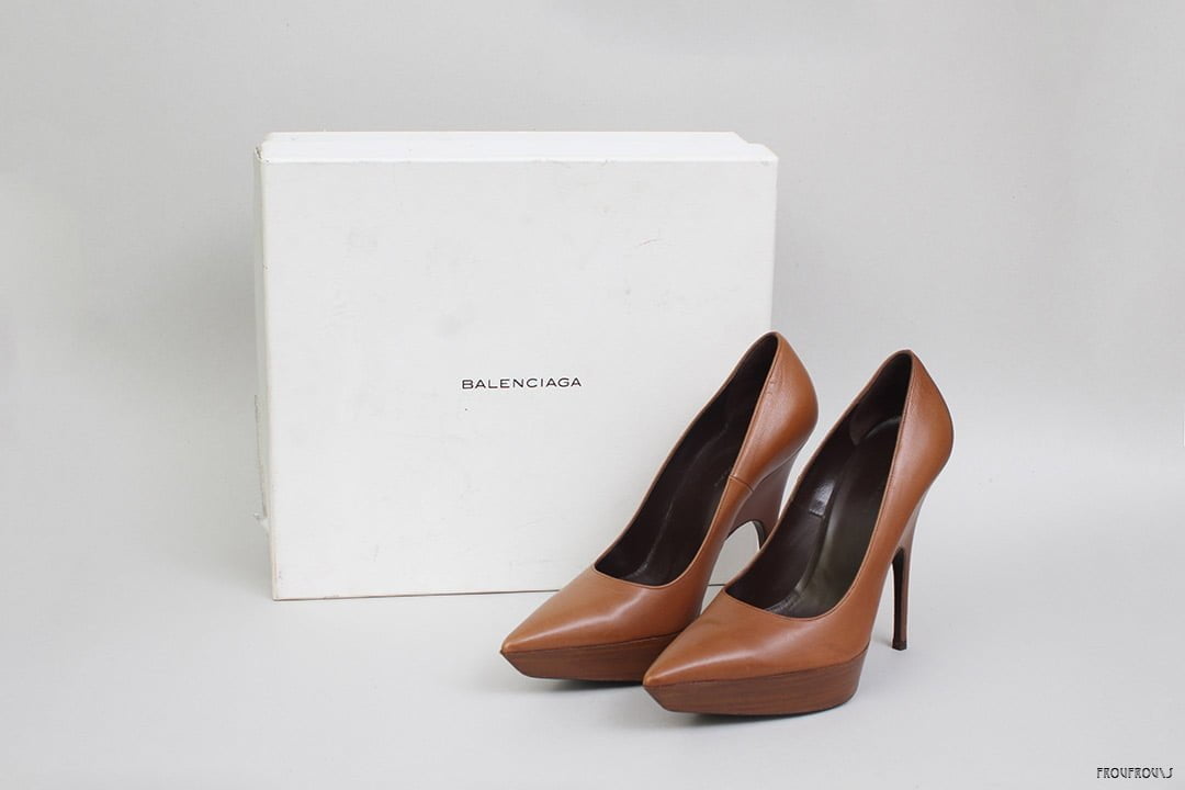 Bruin leren pointy Balenciaga pumps 37