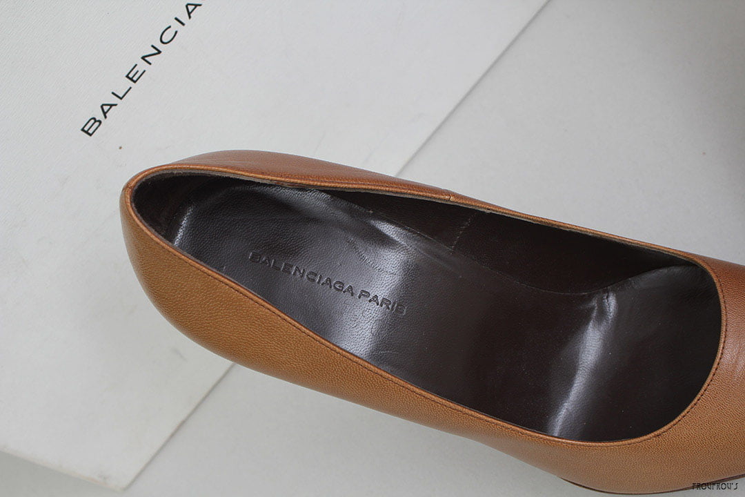 Bruin leren pointy Balenciaga pumps 37