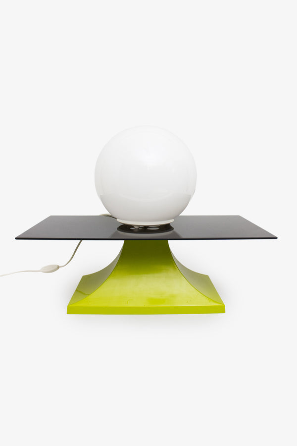Jaren 90 Memphis stijl inspired lamp op bijzettafeltje
