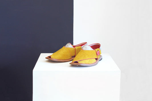 Handgemaakte gele suede heren sandalen uit Afghanistan maat 43,5