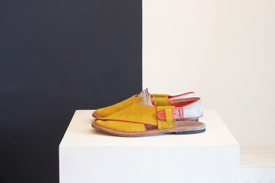 Handgemaakte gele suede heren sandalen uit Afghanistan maat 43,5