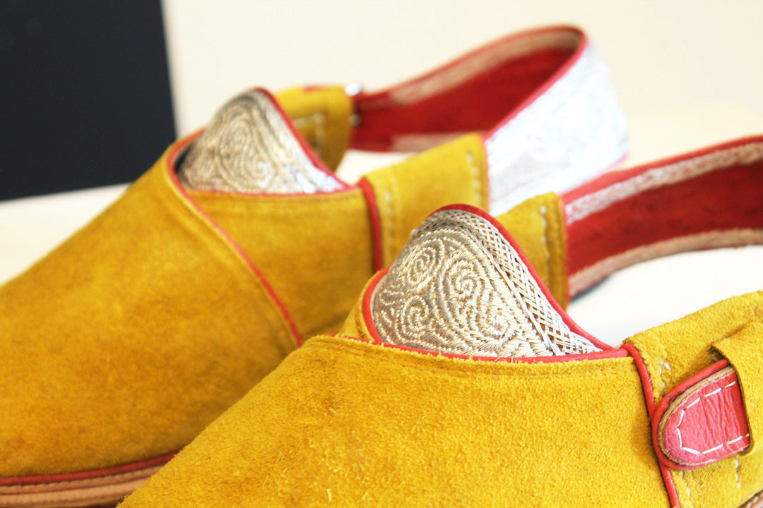 Handgemaakte gele suede heren sandalen uit Afghanistan maat 43,5