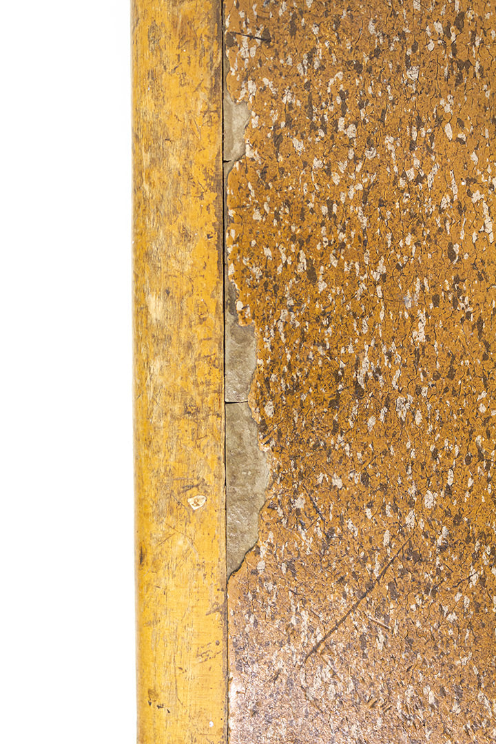 Antiek krukje of plantentafel van hout vierkant