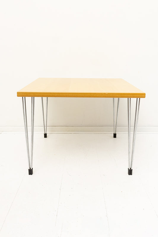 Arne Jacobsen salontafel met houten blad en hairpin poten jaren 70