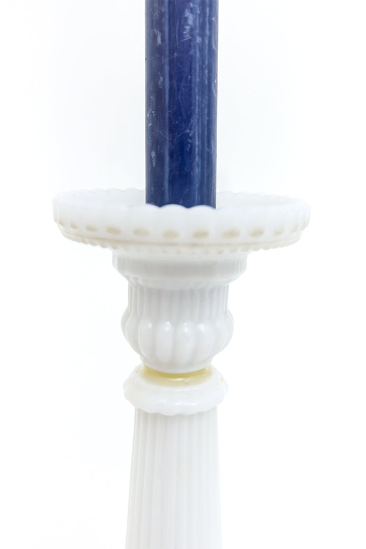 Art Deco kandelaars van wit opaalglas Vallerysthal Frankrijk