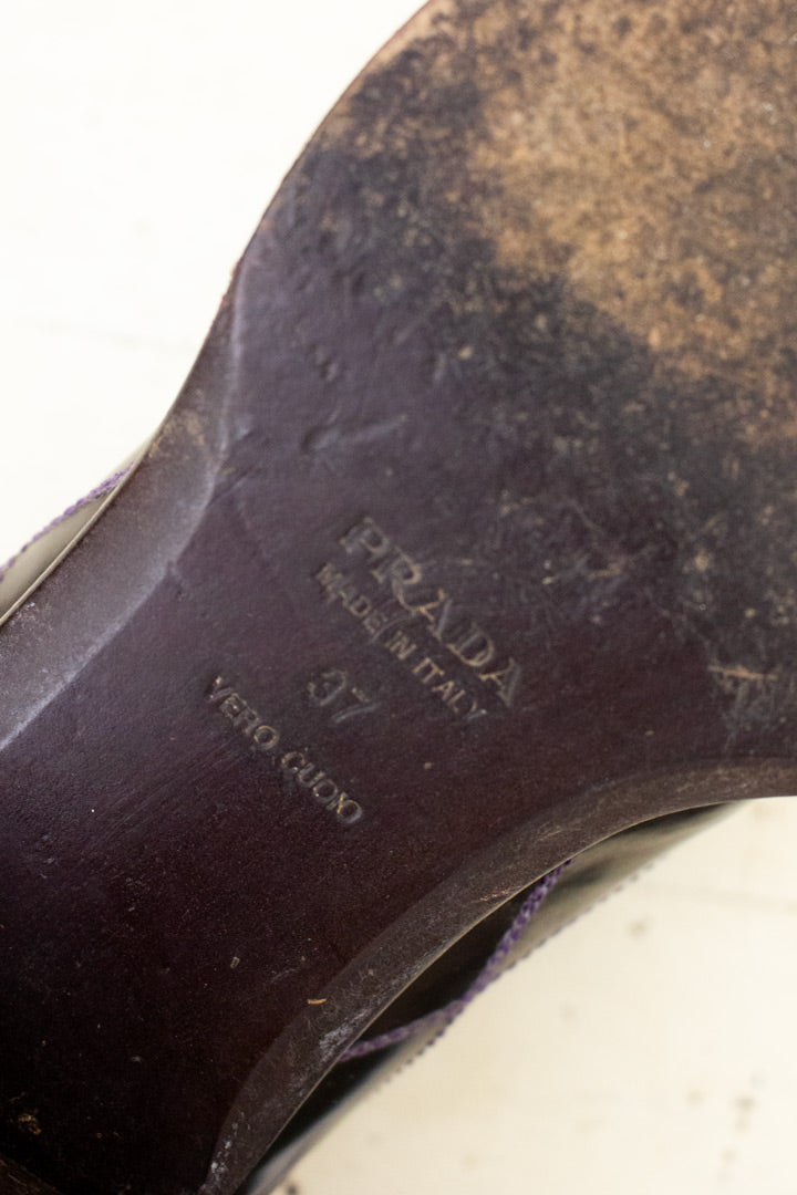 Vintage aubergine leren Prada veterschoenen