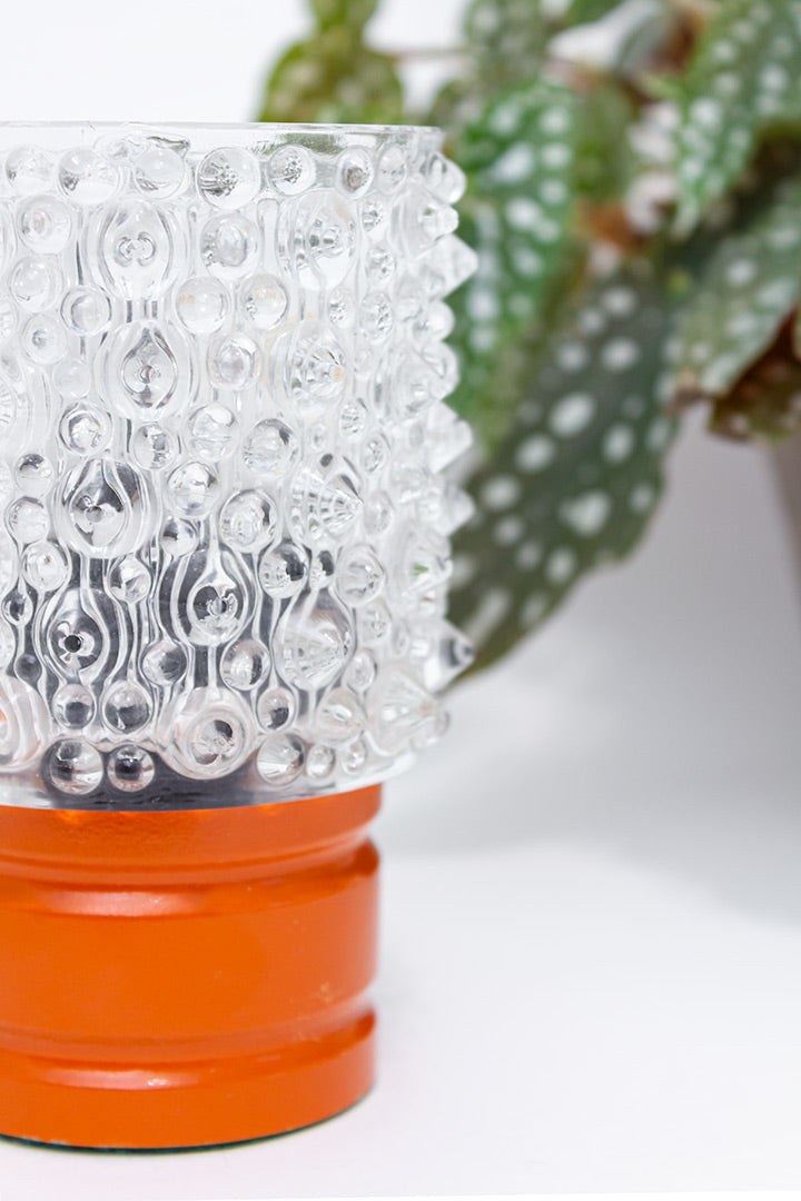 Bedlampje met oranje voet en glazen kap vintage