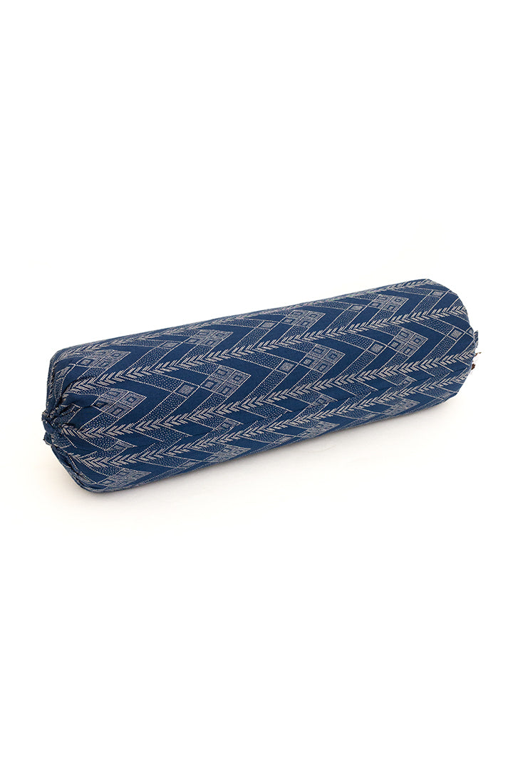 Blauw rolkussen bantal buling Indonesië gemaakt van vintage batik stof