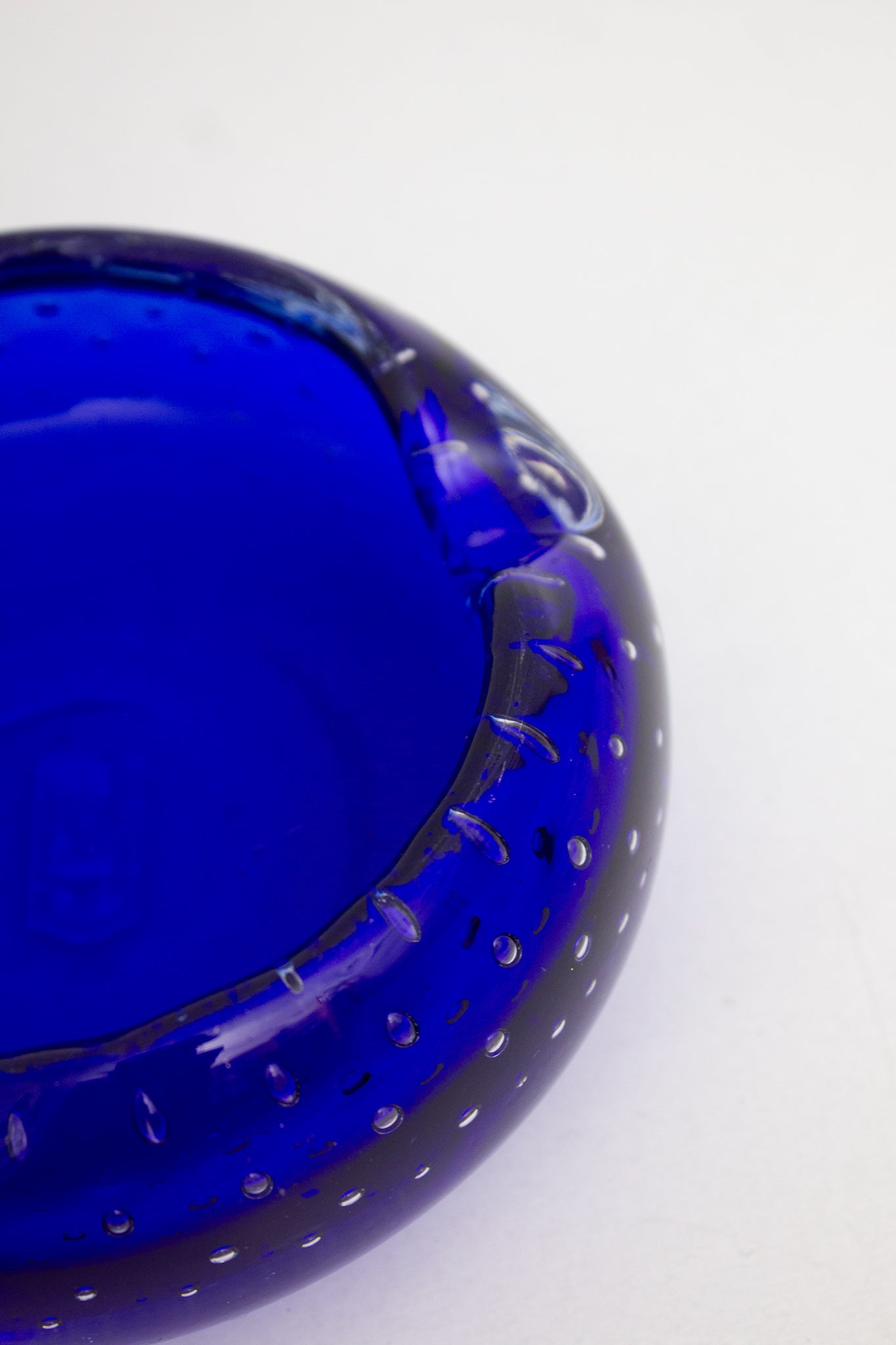 Kobaltblauwe Murano bullicante rond asbak/ schaaltje