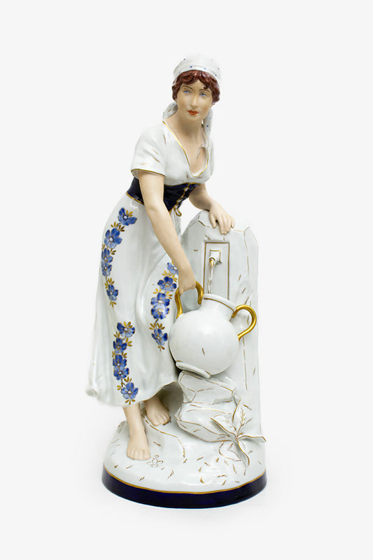 Bohemia Royal Dux porseleinen beeld vrouw bij waterfontein Tsjechië