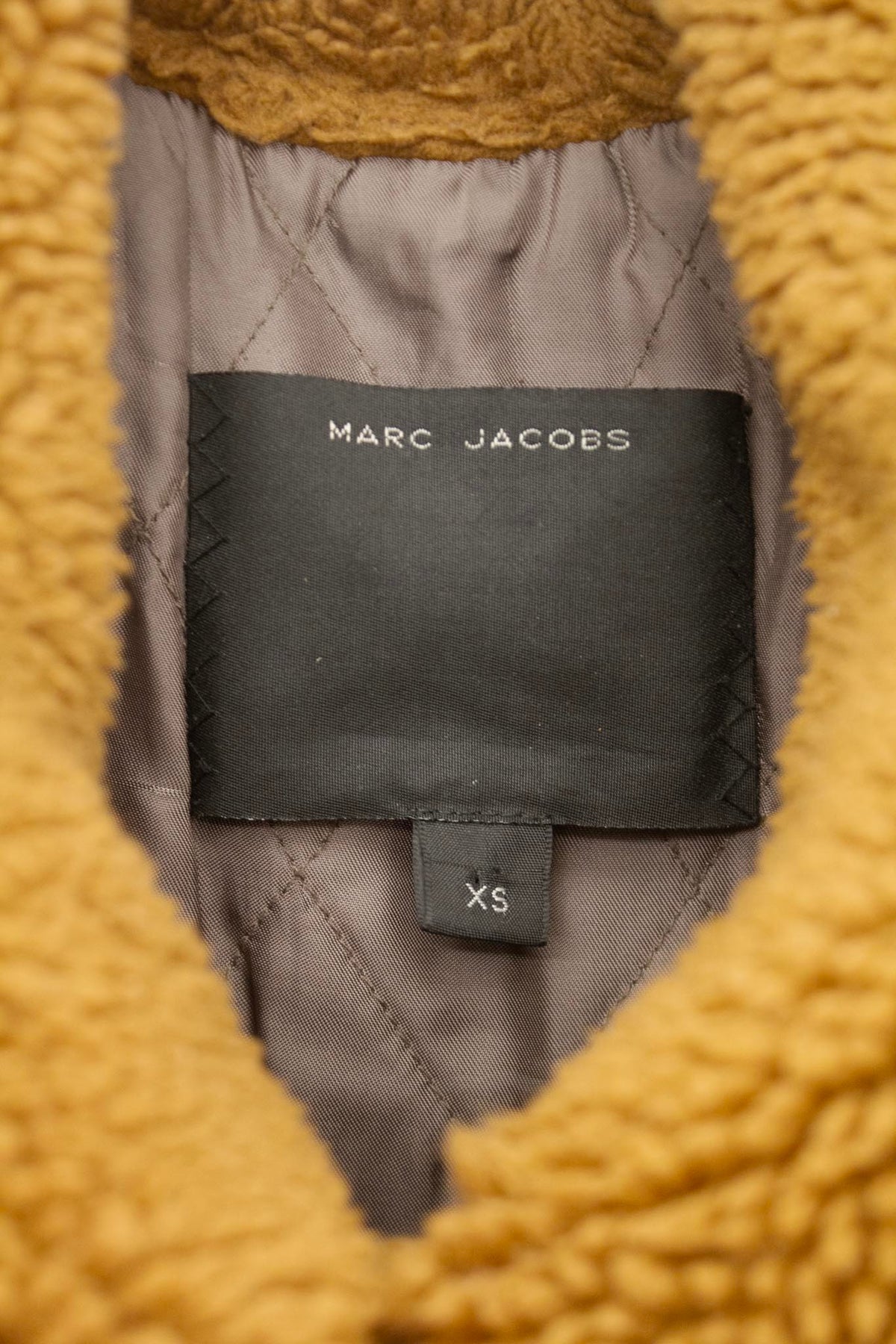 Bordeauxrode corduroy Marc Jacobs jas met faux fur en leer details