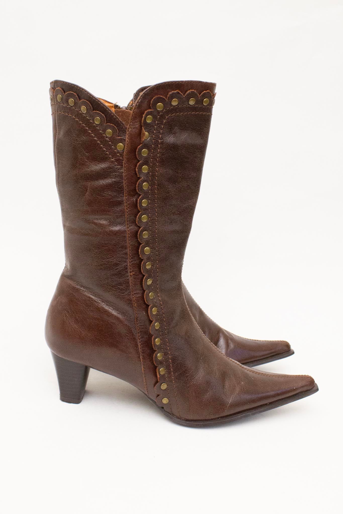 Bruine leren pointy studded laarsjes maat 36