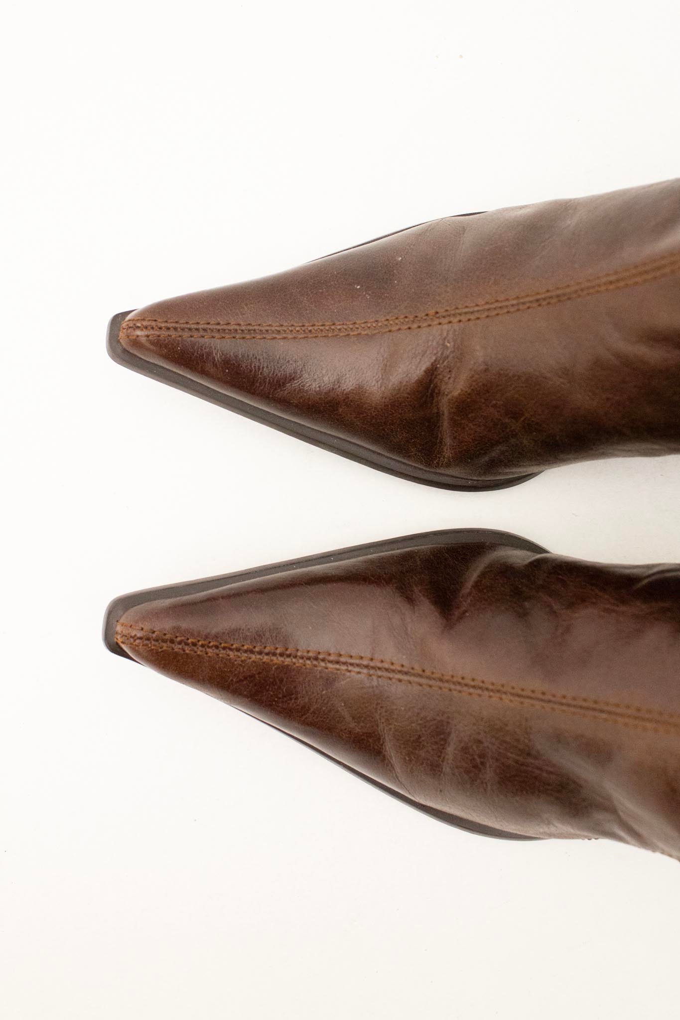 Bruine leren pointy studded laarsjes maat 36