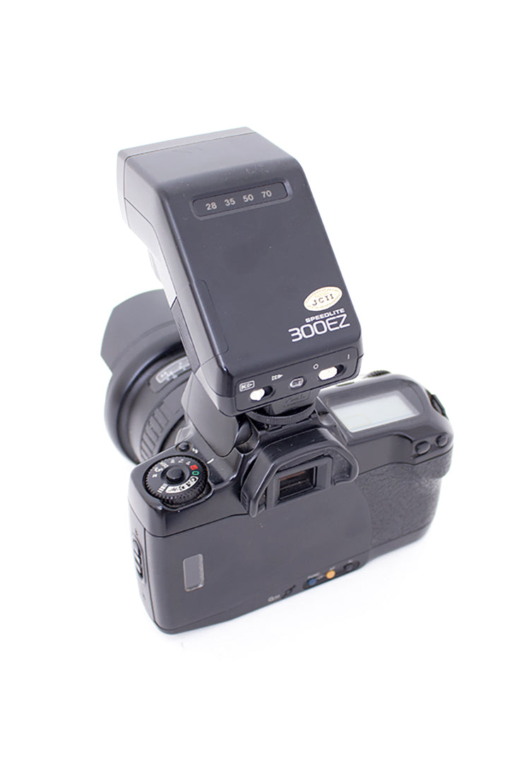 Canon EOS 10 + Sigma 21-35mm