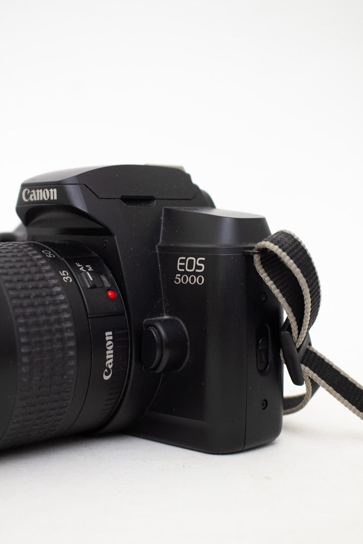 Canon EOS 5000 spiegelreflexcamera + 35-80mm + Film
