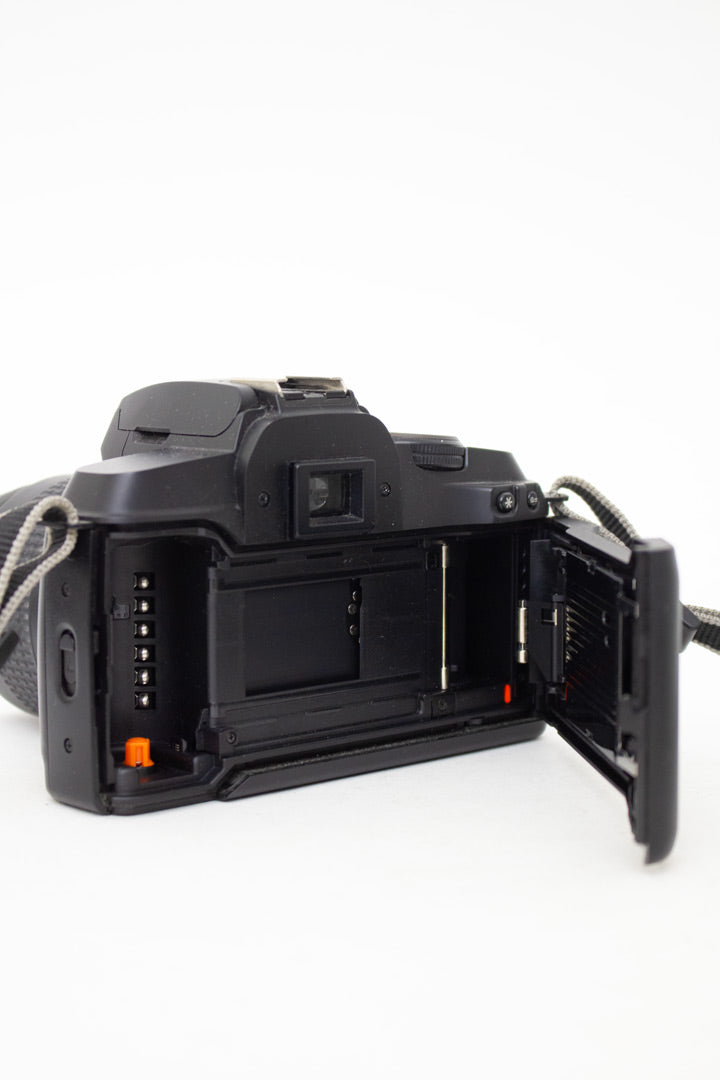 Canon EOS 5000 spiegelreflexcamera + 35-80mm + Film