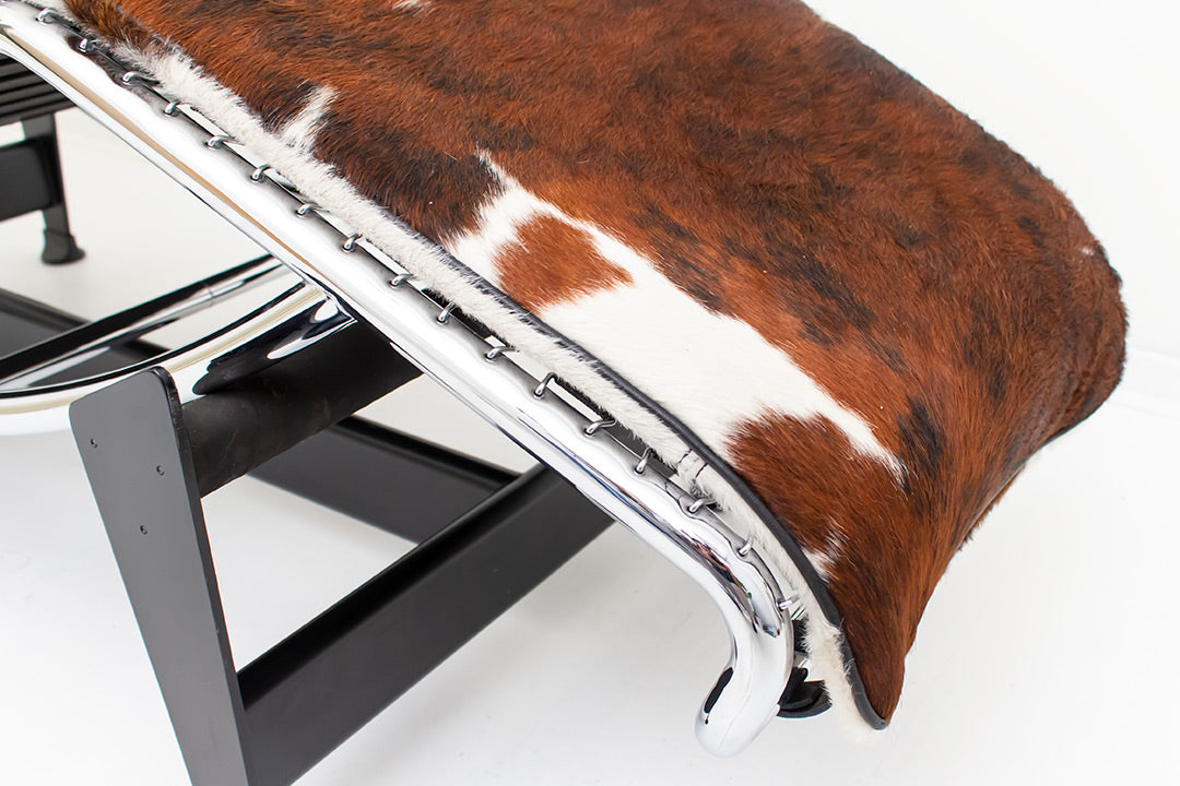 Cassina LC4 pony skin chaise longue Le Corbusier Perriand