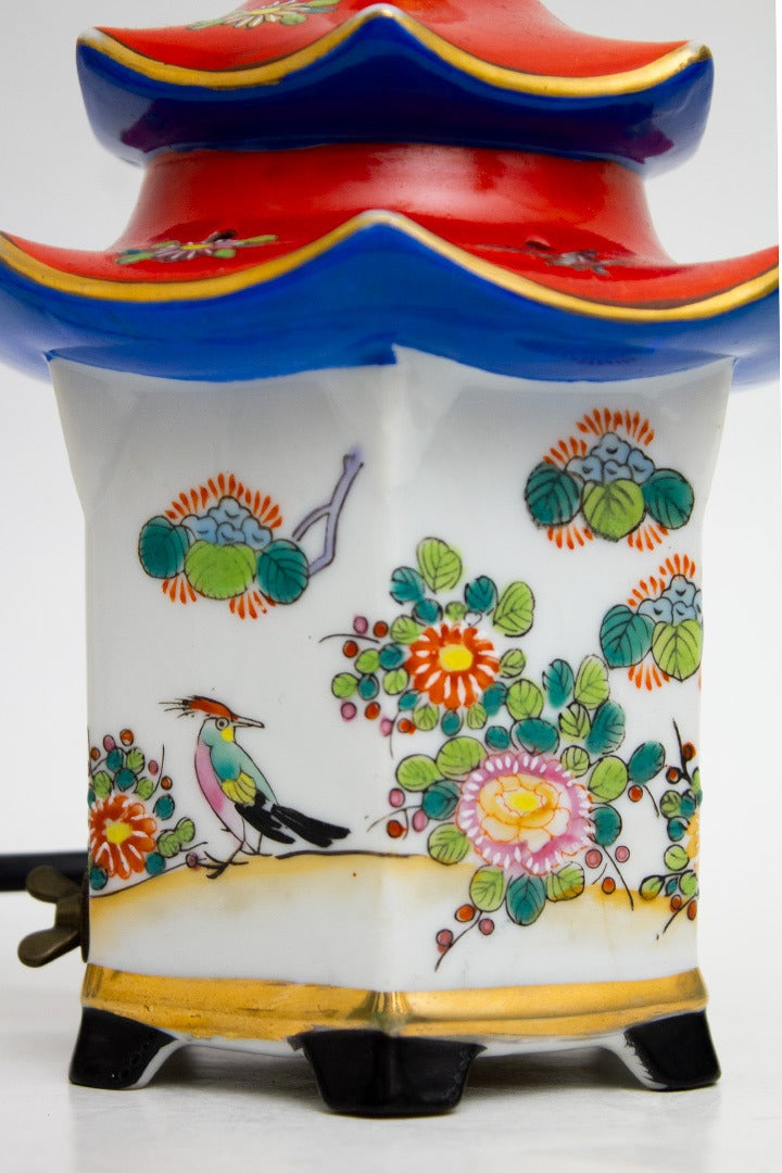 Chinese vintage porseleinen parfumlamp pagode met vergulde punt
