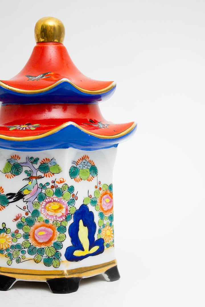 Chinese vintage porseleinen parfumlamp pagode met vergulde punt