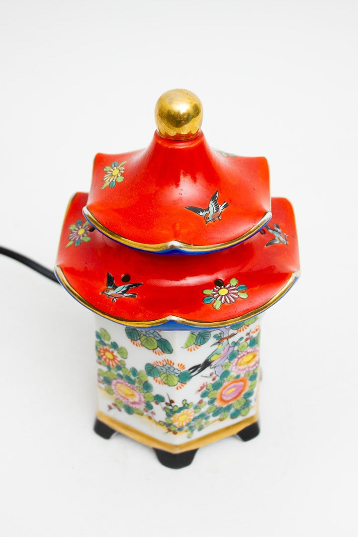 Chinese vintage porseleinen parfumlamp pagode met vergulde punt