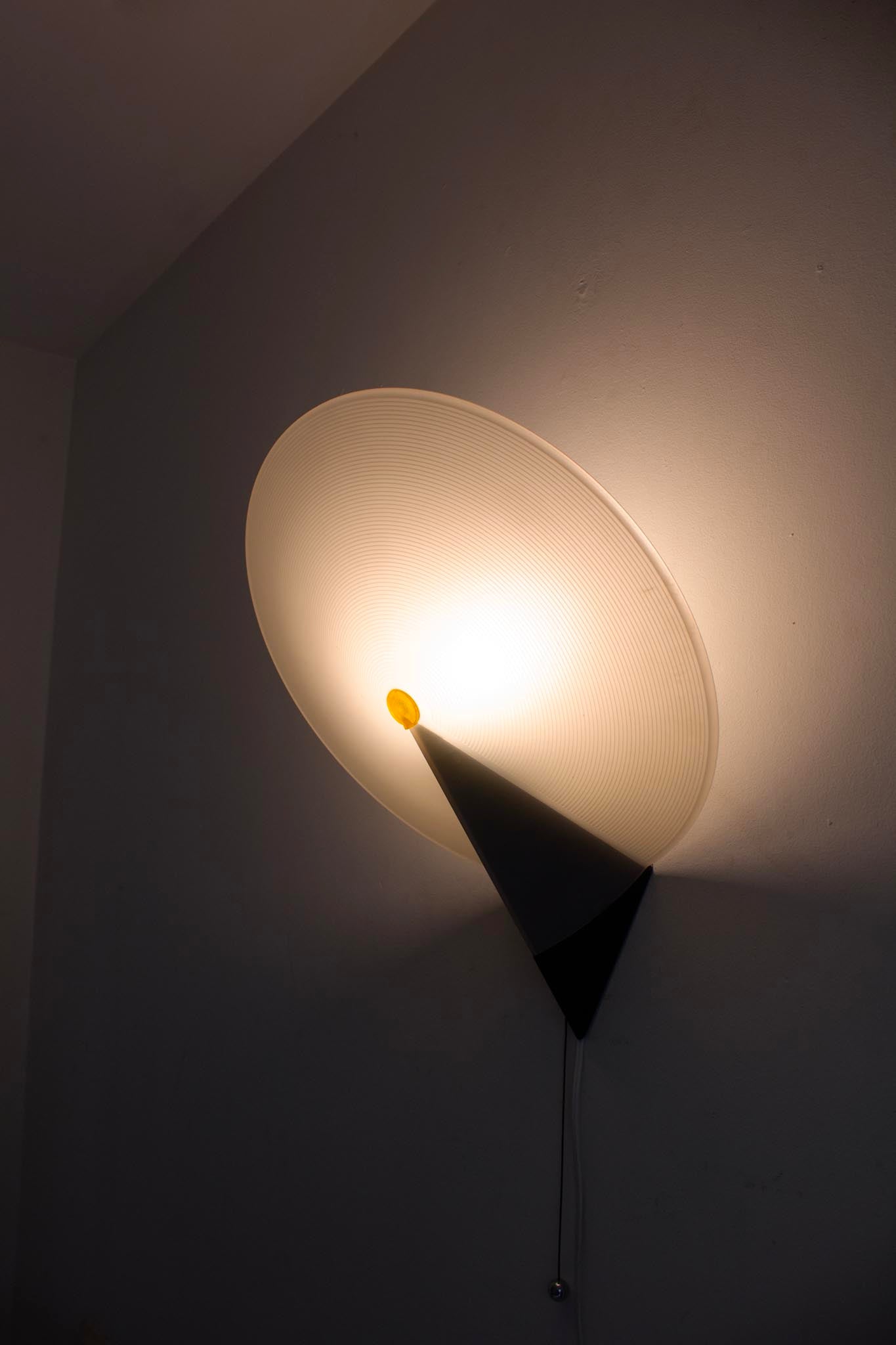 80’s Cometa wandlamp L. Stano x P. Bistacchi voor Tre Ci Luce