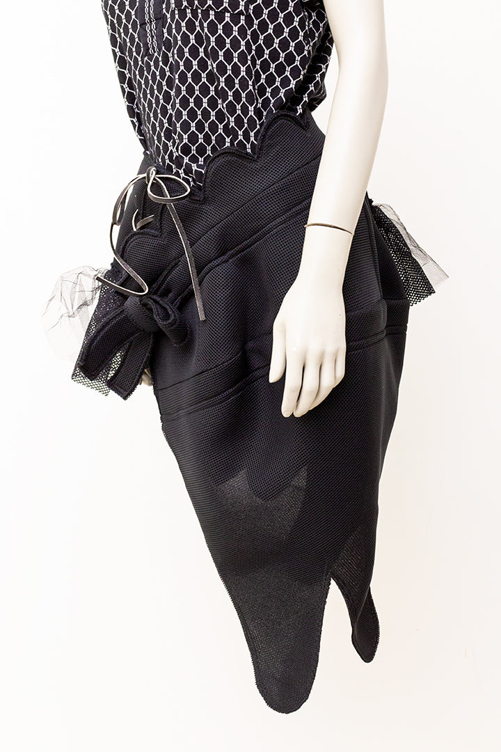 Comme des Garçons AD2004 asymmetrische geperforeerde scuba rok met tule