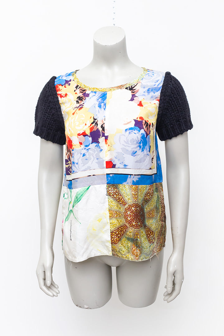 Comme des Garçons t-shirt met zijden sjaaltjes en zwarte gebreide mouwen 2002