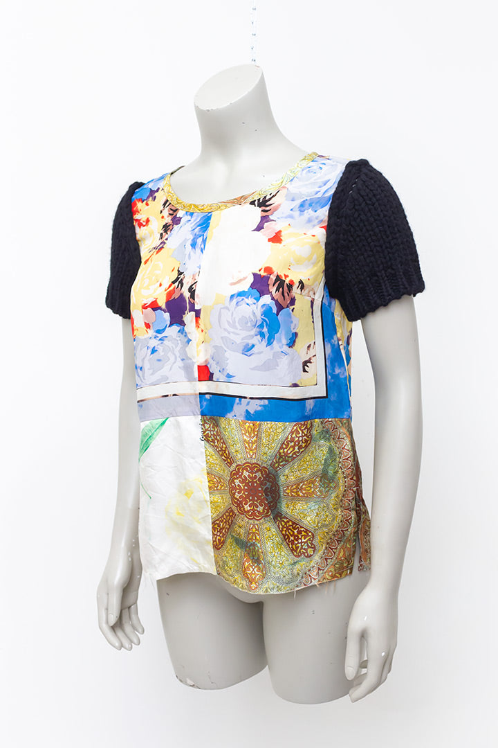 Comme des Garçons t-shirt met zijden sjaaltjes en zwarte gebreide mouwen 2002