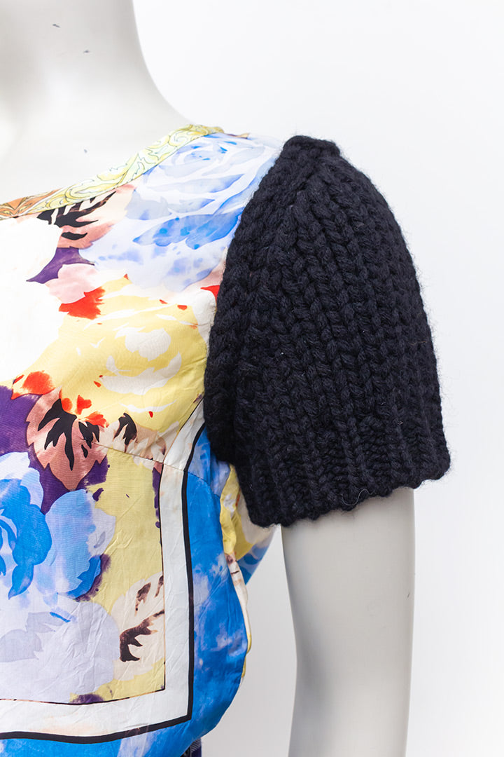 Comme des Garçons t-shirt met zijden sjaaltjes en zwarte gebreide mouwen 2002