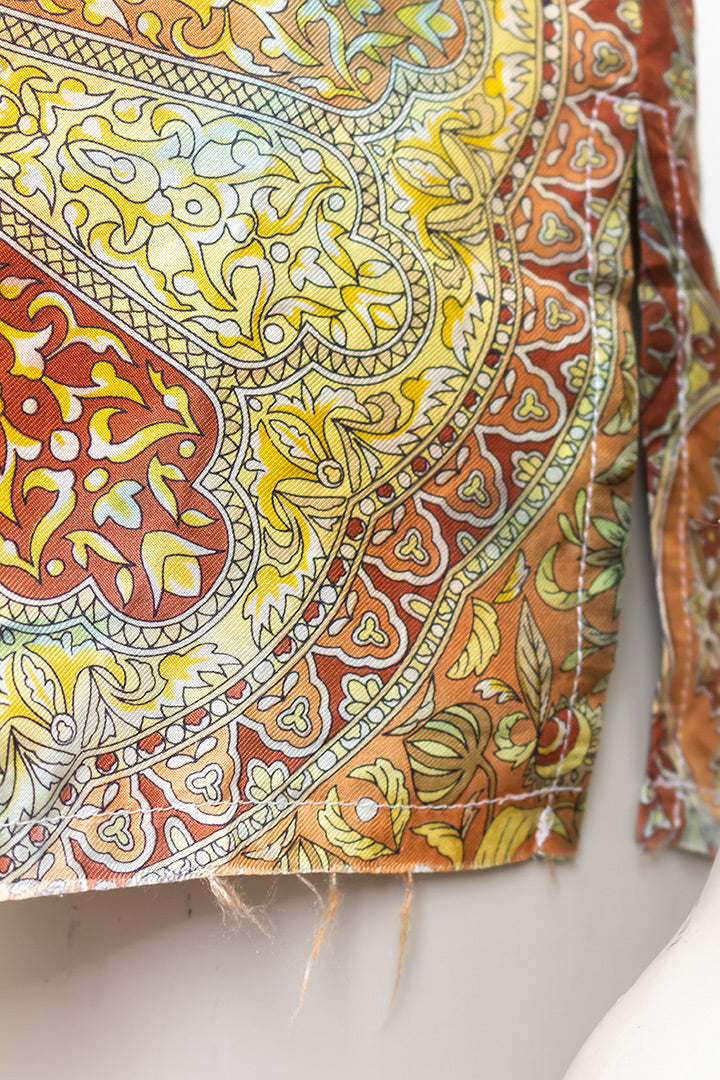 Comme des Garçons t-shirt met zijden sjaaltjes en zwarte gebreide mouwen 2002