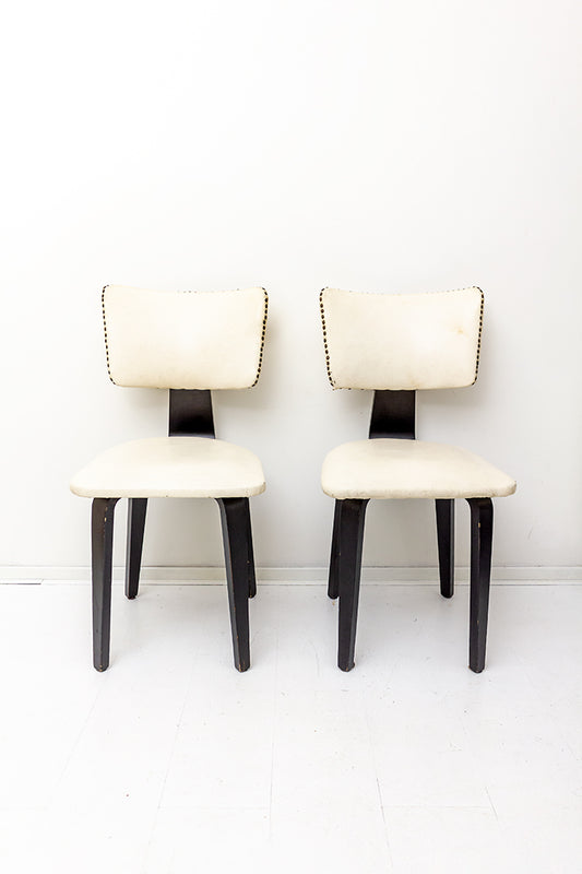 Cor Alons en J.C. Jansen set van 2 vintage stoelen zwart met crèmekleurig skai-leer