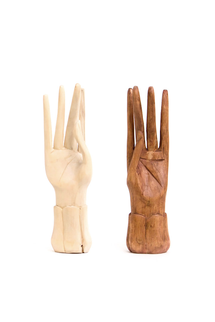 Decoratieve houten handen uit Bali
